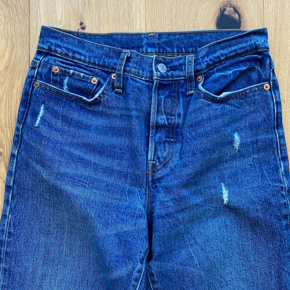 Women’s Levi’s cropped boyfriend jeans Size 28
